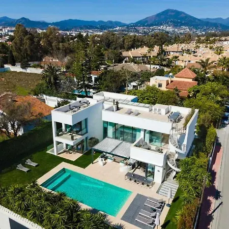 Lujo En La Playa Puerto Banus Villa Marbella